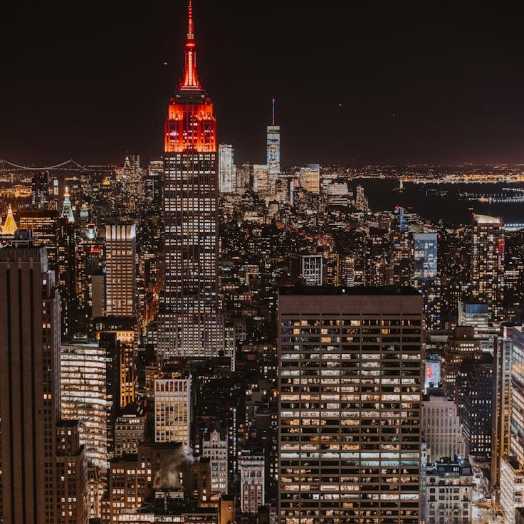 Parents evaluating schools in France